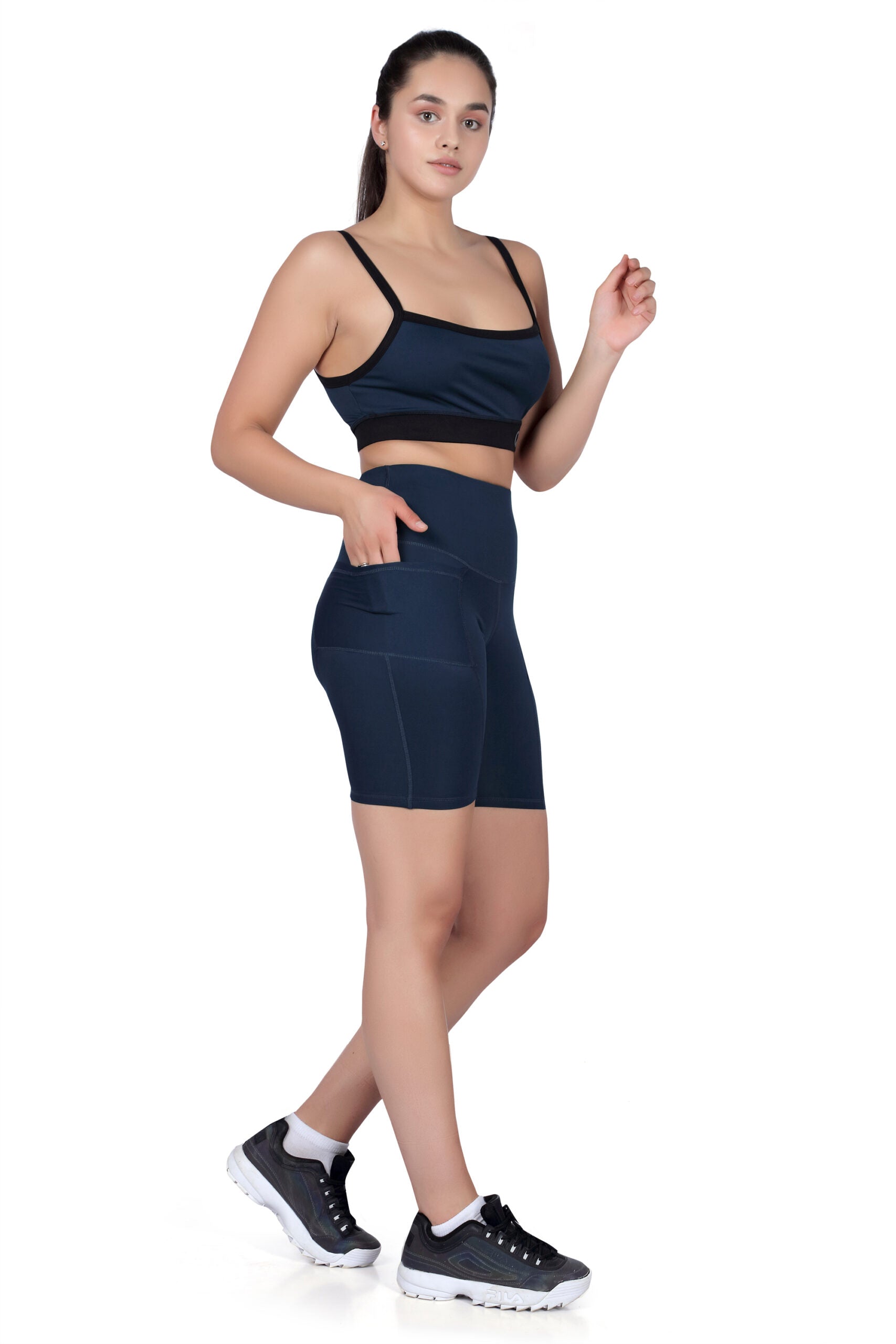 Square Neck Sports Bra – Clean Lines & High Comfort